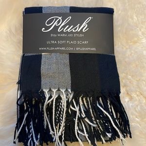 New with tags plush ultra soft navy and white plaid scarf